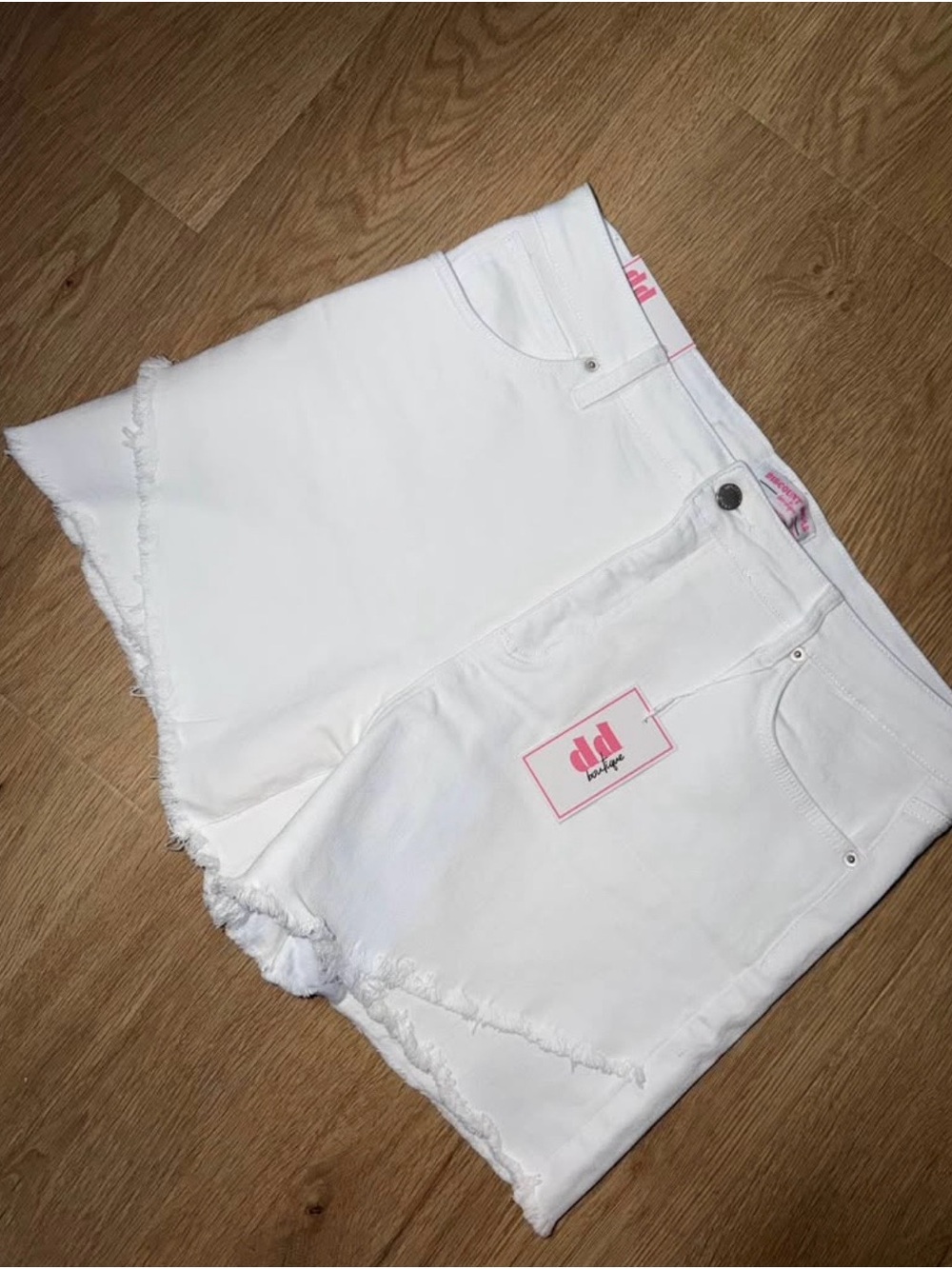 NWT XL Discount divas White tulip Denim Frayed Hem Women's Shorts